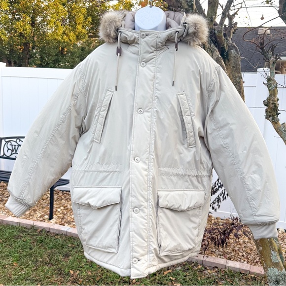 American Eagle Outfitters Men's Beige Puffer Jacket
